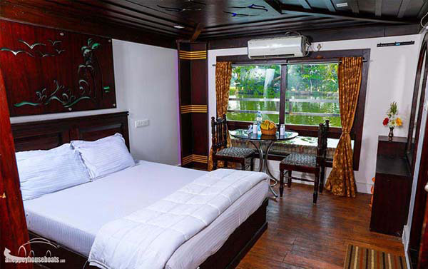 Deluxe conference house boat alleppey