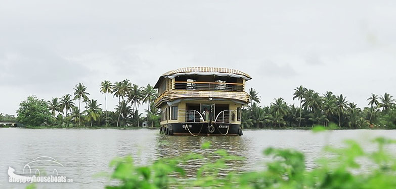 ten bedroom deluxe kerala houseboats