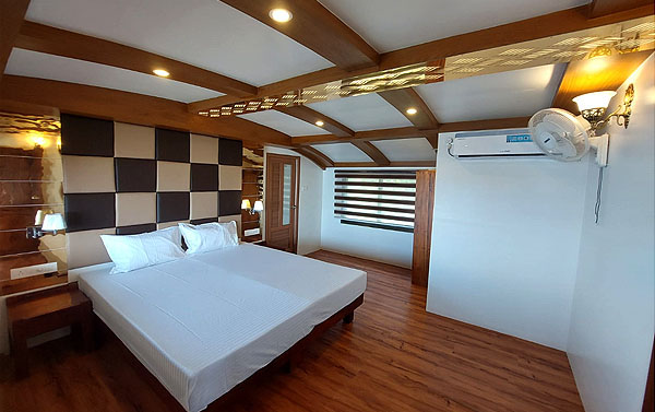 six bedroom super luxury alleppey boathouse
